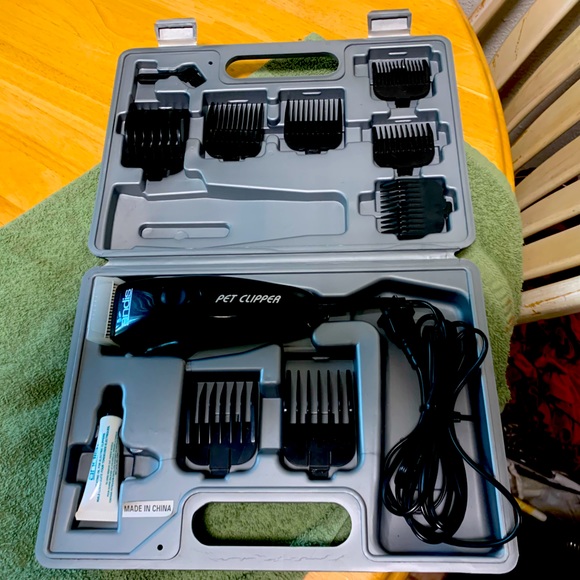Pet grooming kit